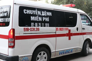 Hà Nội: Người phụ nữ bỏ tiền túi mua xe cứu thương chở người bệnh miễn phí
