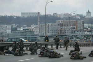 Nga nêu sẵn sàng đối thoại với Ukraine khi quân đội hạ vũ khí