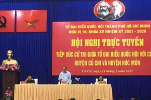 Chủ tịch nước Nguyễn Xuân Phúc tiếp xúc cử tri TP HCM