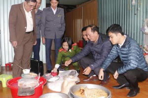 Sử dụng hàn the sản xuất giò, chả một cơ sở bị phạt 40 triệu đồng