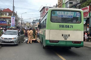 Thái Bình: Xe taxi mở cửa đột ngột khiến người đi xe máy tử vong