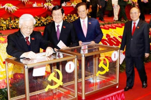 Đang công bố danh sách Ban Chấp hành Trung ương Đảng khóa XII