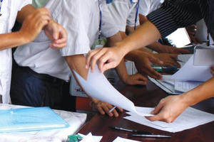 Lình xình từ khâu bán hồ sơ mời thầu