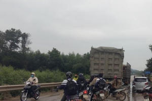 Nghệ An: Tai nạn liên hoàn trên đường mòn Hồ Chí Minh