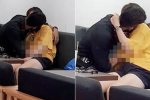 Bắt quả tang 2 nữ tiếp viên đang "mây mưa" với khách trong quán cà phê