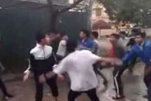 Gia Lai: Mâu thuẫn trước cổng trường, một thanh niên bị đâm tử vong