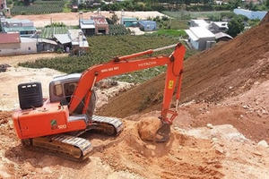 Lâm Đồng: Phát hiện nhiều phương tiện san gạt đất trái phép