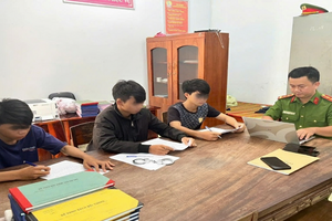 Đại úy cảnh sát phường giúp trả tiền nợ, cảm hóa giáo dục nhóm học sinh cá biệt đi "xin đểu"