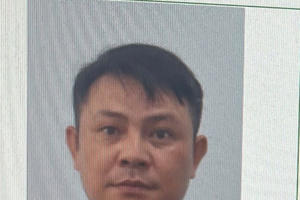 Công an Quảng Trị truy bắt nghi phạm đâm hàng xóm tử vong rồi trốn vào rừng Công an Quảng Trị truy bắt nghi phạm đâm hàng xóm tử vong rồi trốn vào rừng