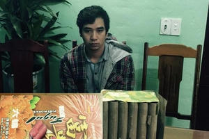 Đang đốt 17 quả pháo cối thì bị bắt quả tang
