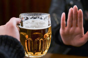 Lôi kéo, ép buộc người khác uống rượu, bia có thể bị phát đến 3 triệu đồng