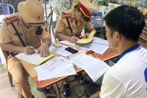 Lào Cai: Xử lý nghiêm xe hợp đồng “đội lốt” xe khách tuyến cố định