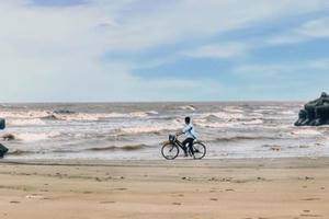 Những ngày biển chênh vênh lắm!