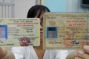 Hà Nội: Khuyến khích đổi giấy phép lái xe giấy bìa sang thẻ nhựa PET