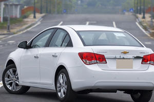 Với 300 triệu, chọn mua ô tô cũ của hãng nào để đi chơi Tết?