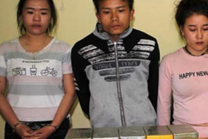 Điện Biên: Bắt 2 "nữ quái" và đối tượng người Lào ôm 20 bánh heroin vượt biên vào Việt Nam tiêu thụ