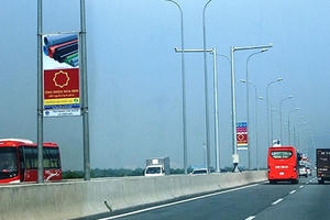 “Tuýt còi” quảng cáo gây mất ATGT trên cao tốc