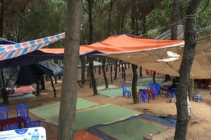 Bắc Ninh: Nhếch nhác hàng quán, rác thải, bói toán đường lên núi chùa Phật Tích