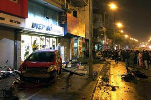 Hà Nội: Tạm giữ hình sự tài xế ô tô đâm hàng loạt xe máy