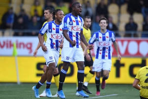 Văn Hậu không được ra sân trong ngày Heerenveen đại thắng