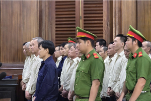 Cựu cán bộ hải quan ở TPHCM tiếp tay cho vụ buôn lậu 1,7 triệu lít dầu