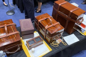 Nghị sĩ Mỹ nỗ lực "cứu" hòm phiếu giữa biểu tình bạo loạn