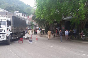 Hà Giang: Ô tô tải phóng nhanh, đâm xe máy khiến 2 người thương vong