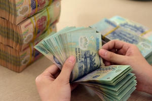 Ngày làm việc đầu năm, dân "chơi" chứng khoán thắng bộn tiền