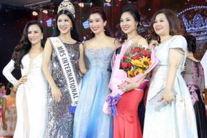 “Hoa hậu hàng không” Loan Vương khoe sắc vóc rạng ngời tại sự kiện