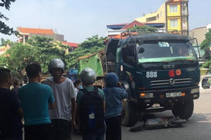 Vĩnh Phúc: Xe tải “húc” xe đạp điện, nữ sinh lớp 10 tử vong tại chỗ