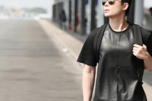 Giữa tranh cãi về hàng hiệu, Nathan Lee vẫn xuống phố với "cây hàng hiệu khủng"