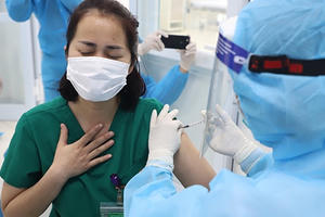 Bộ Y tế phân bổ 65.000 liều vắc xin COVID-19 cho công an, quân đội