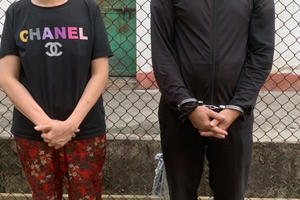 Bắt tạm giam hai vợ chồng cho vay lãi nặng