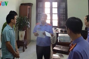 Bắt khẩn cấp một kiểm sát viên ở Khánh Hòa vì nhận hối lộ