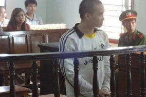 Bị đâm thủng phổi vì đòi nợ “sớm”