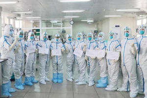 Trận chiến COVID-19 chưa kết thúc với những “thiên thần áo trắng”