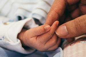 Lạ lùng với người phụ nữ sinh con chỉ cách nhau hơn 2 tháng