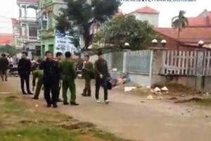 Vĩnh Phúc: Tranh chấp đất đai, rút dao đâm hàng xóm, 2 người thương vong