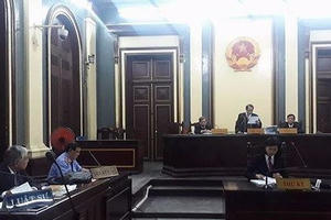 Tạm dừng phiên tòa Vinasun kiện GrabTaxi