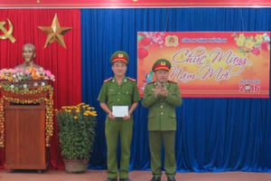 Thưởng nóng trong đêm giao thừa