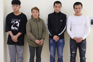 Chống người thi hành công vụ còn thản nhiên livestream