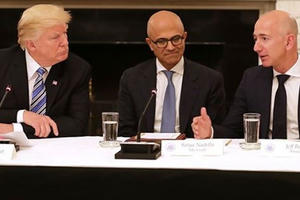 Hai “nữ thần ái tình” trong đời ông chủ Amazon