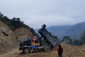 Hà Giang: Thi công dự án gần 62 tỷ đồng, doanh nghiệp đổ thải vào rừng phòng hộ và đất nông nghiệp