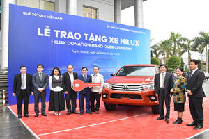 Quỹ Toyota Việt Nam trao tặng xe Hilux cho tỉnh Tuyên Quang
