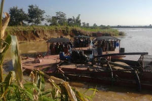 Sự thật tỉnh bắt tàu hút cát lậu, huyện xin trả