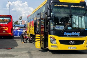 TPHCM: Xe khách ít người đi, tàu cao tốc liên tỉnh chưa được chạy TPHCM: Xe khách ít người đi, tàu cao tốc liên tỉnh chưa được chạy