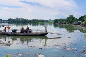 Rác thải "bủa vây" mặt sông Đồng Nai sau cơn mưa Rác thải "bủa vây" mặt sông Đồng Nai sau cơn mưa