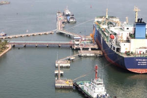 Slide - Điểm tin thị trường: Việt Nam chi hơn 633 triệu USD nhập xăng dầu trong tháng 7