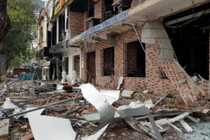 Nghệ An: Áp lực từ vụ nổ kinh hoàng khiến cửa kính nhà bên kia đường cũng vỡ vụn