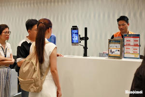 Dùng VNeID, nhận diện khuôn mặt để làm thủ tục lên máy bay tại nhà ga T3 Tân Sơn Nhất